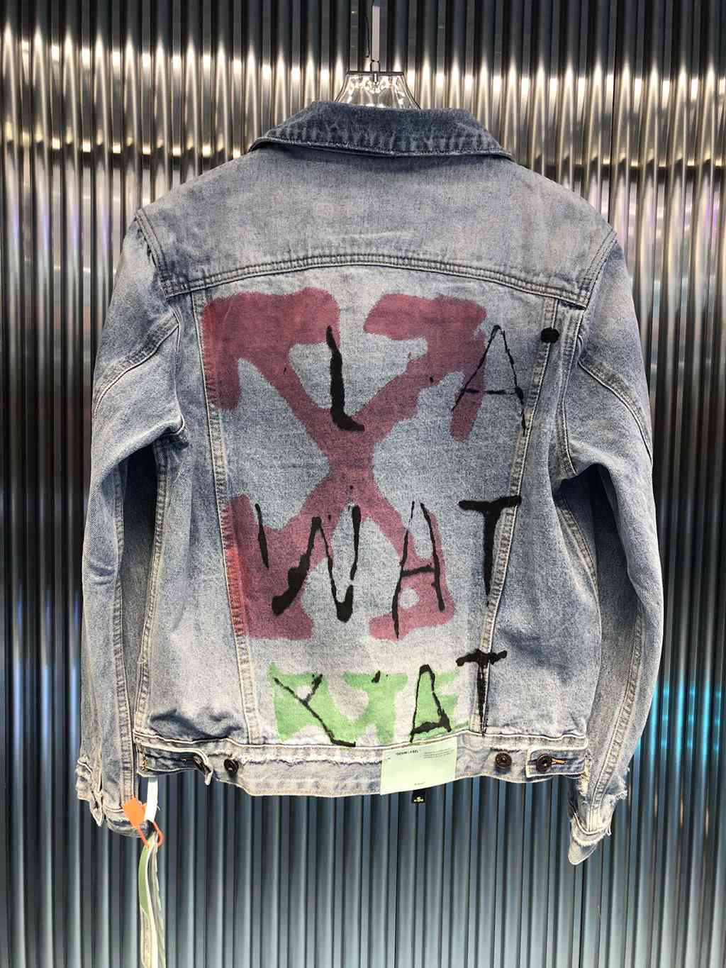 OFF WHITE